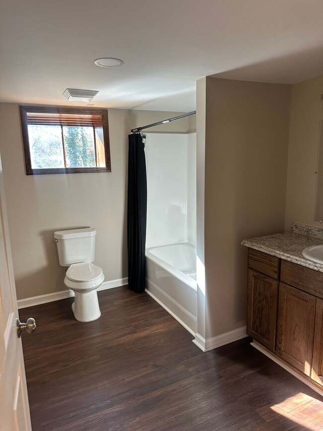 Building Photo - 3 bedroom in Clarkesville!