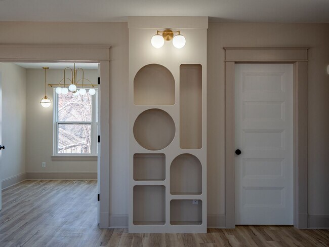 Building Photo - 922