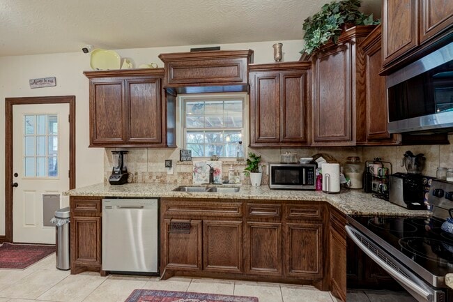 Building Photo - 901 Franconia Dr