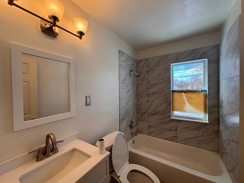 Building Photo - 19425 Fenmore St