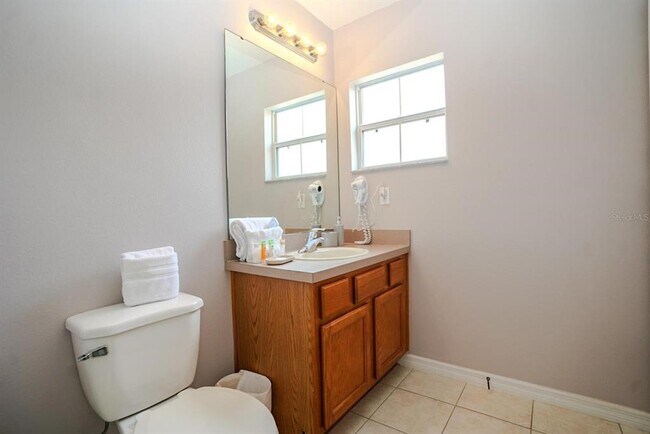 Building Photo - 8539 Bay Lilly Loop