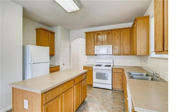 Building Photo - 1821 Briarton Ln N