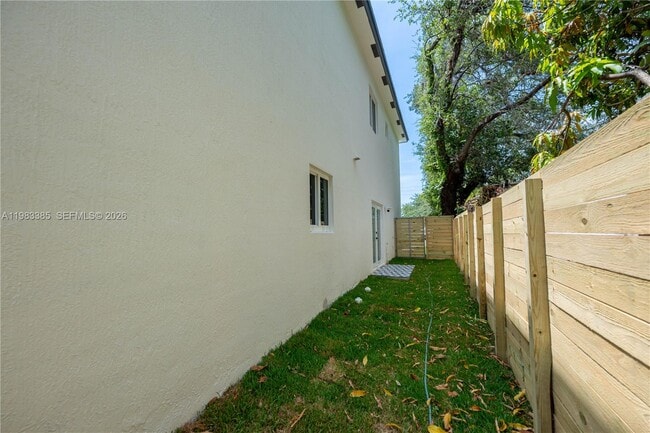 Building Photo - 2121 NW 45th St