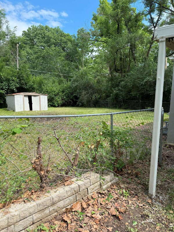 Building Photo - 2524 SW Valley Brook Ln