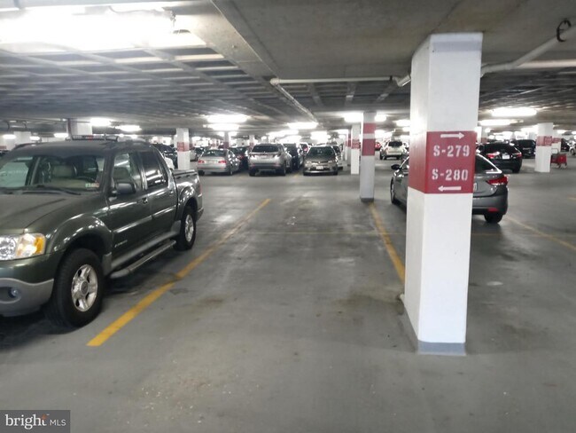 Building Photo - 3701 S George Mason Dr