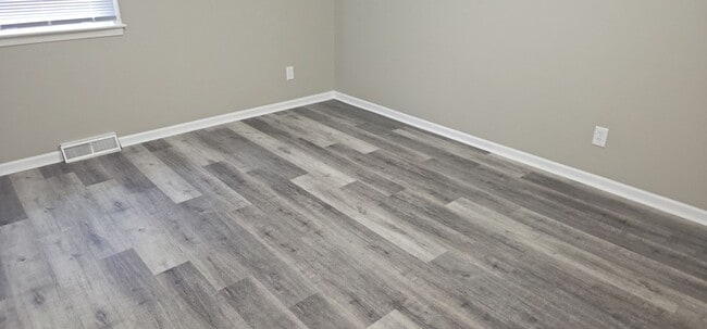 Building Photo - Move in special - Newly Renovated SF in North KC