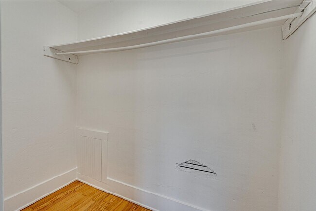 Building Photo - 3 bedroom home in Red Bank!