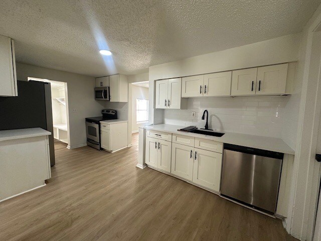 Building Photo - Renovated 3 Bedroom Home Near Riverside And Avondale
