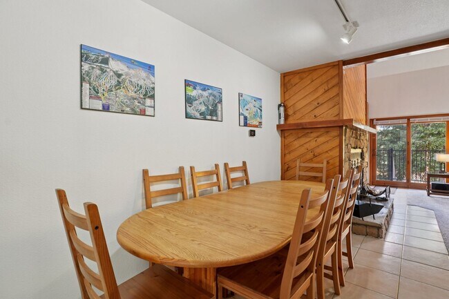 Building Photo - Serenity and Views with this 3 bedroom/3Bathroom Townhome in Buffalo Ridge