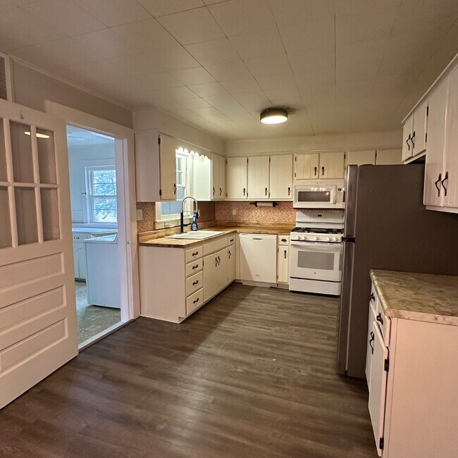 Building Photo - 271 3rd Ave SW