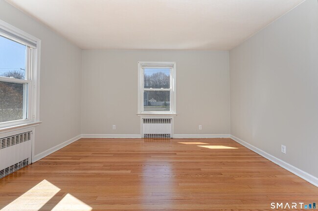 Building Photo - 233 Unionville Ave