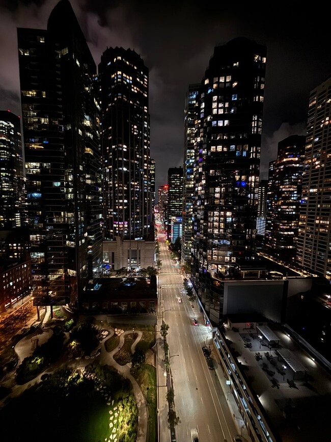 Building Photo - 514 N Peshtigo Ct