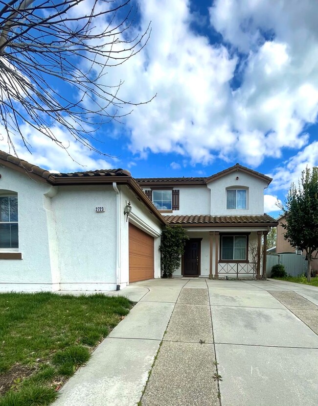 Building Photo - Beautiful 4 Bedroom 2.5 Bath Single Family...