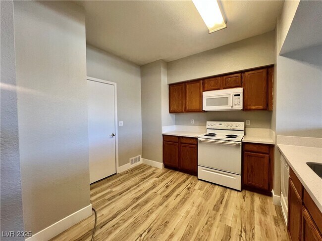 Building Photo - 6650 W Warm Springs Rd