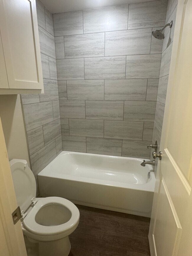 Building Photo - New construction duplex in Newcastle 3 bedroom with game room