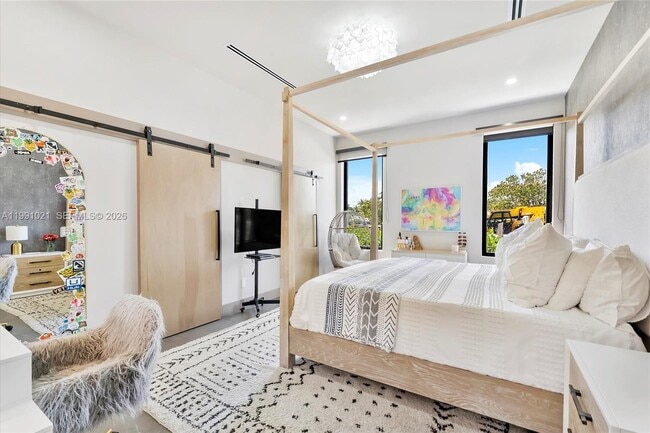 Building Photo - 2215 NE 19th St