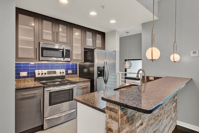Building Photo - Luxury 2 Bedroom 2.5 Bath Townhome In Down...