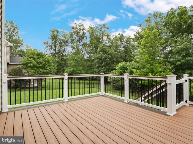 Building Photo - 41595 Revival Dr