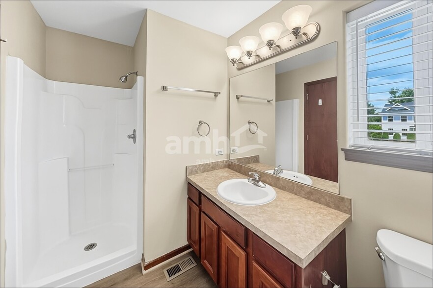 Building Photo - 26333 Wild Rose Dr