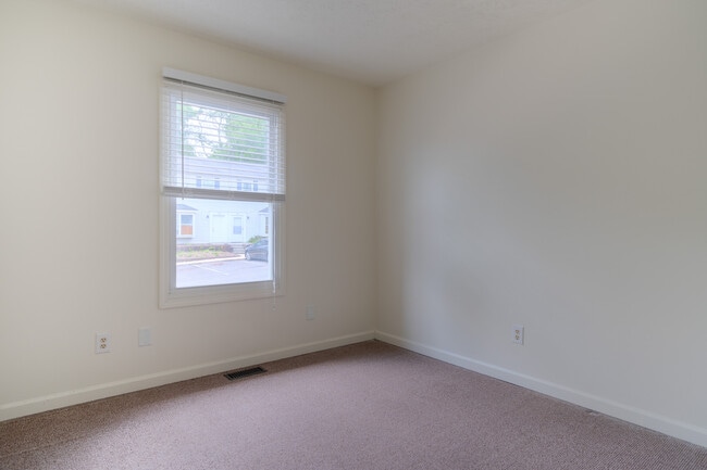 Building Photo - 140 Clover Valley Cir