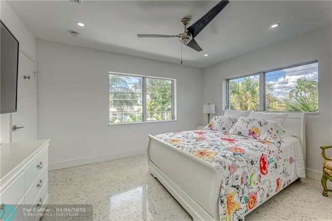 Building Photo - 2717 Yacht Club Blvd