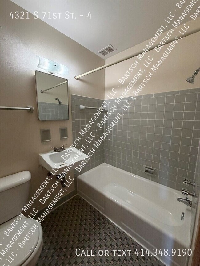 Building Photo - 4321 S 71st St