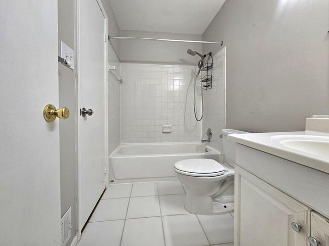 Building Photo - 7664 Northern Oaks Ct
