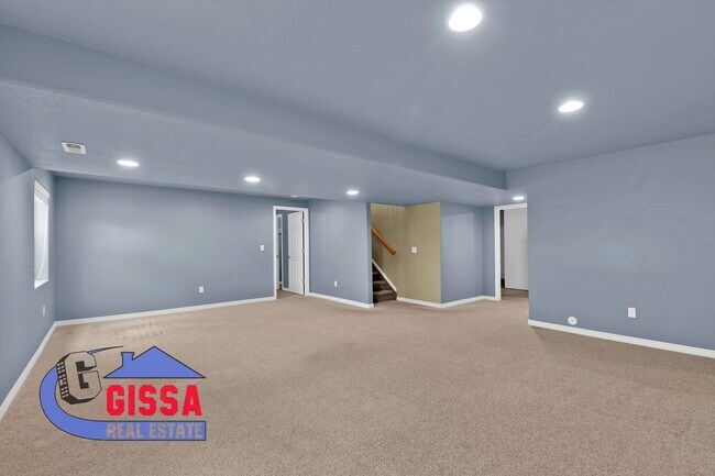 Building Photo - Beautiful ranch style home available to mo...