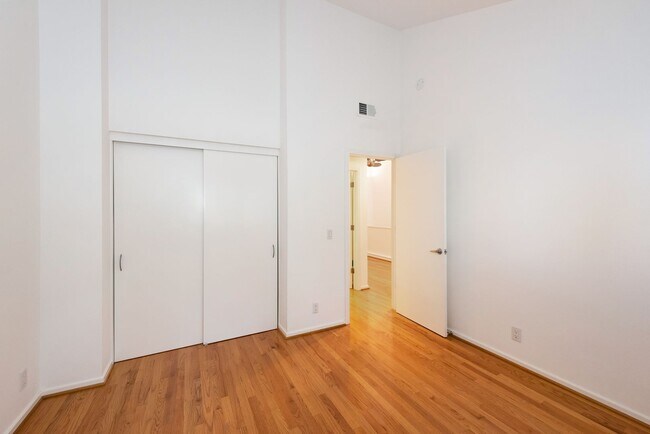 Building Photo - 923 Weldon Rd