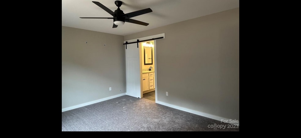 Building Photo - 923 Newfound Rd