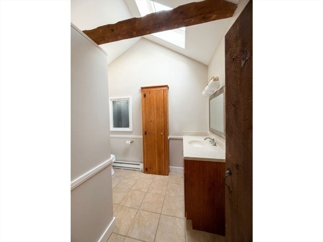 Building Photo - 215 Sohier St