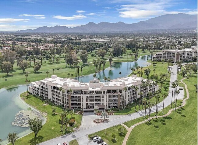 Building Photo - 910 Island Dr