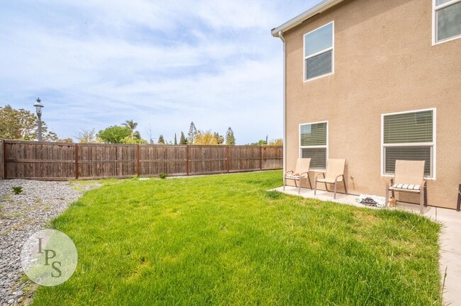 Building Photo - Sanger 2-Story Home, SOLAR!!!  4BR/2.5BA, ...