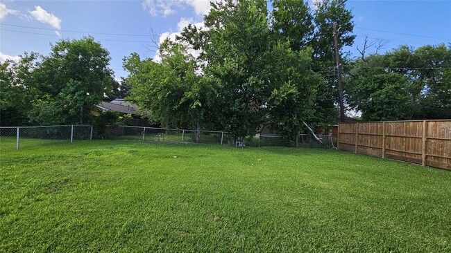 Building Photo - 4303 Howcher St