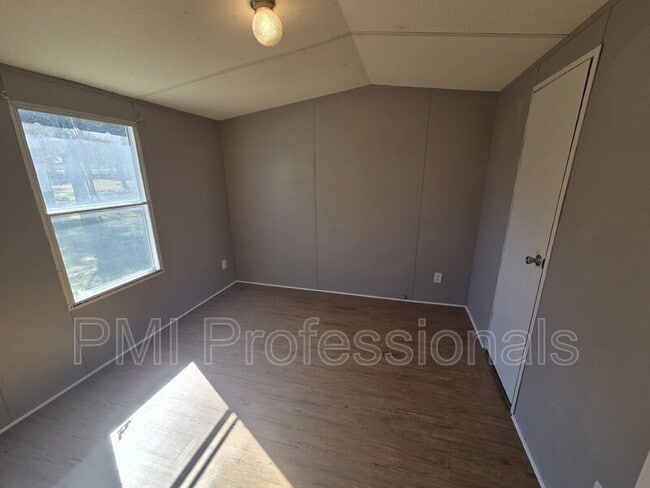 Building Photo - 929 Cranor Rd