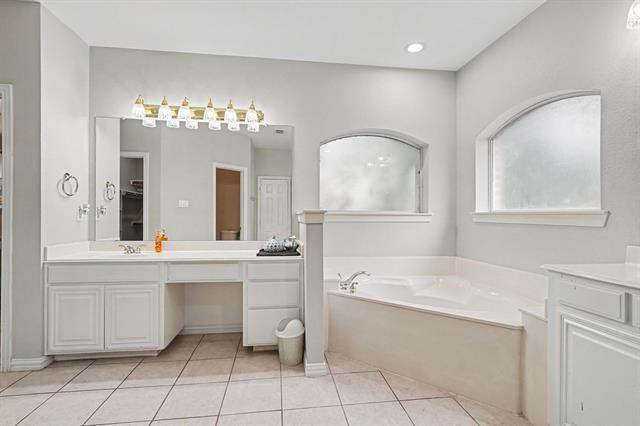 Building Photo - 8660 Lariat Cir