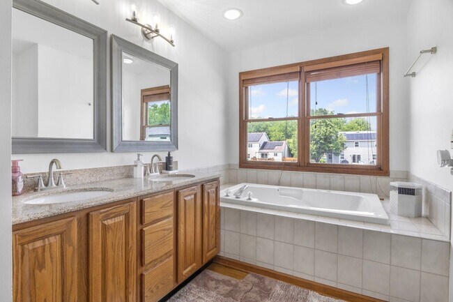 Building Photo - 5207 Sunmeadow Dr