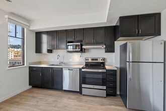 Building Photo - The Artisan