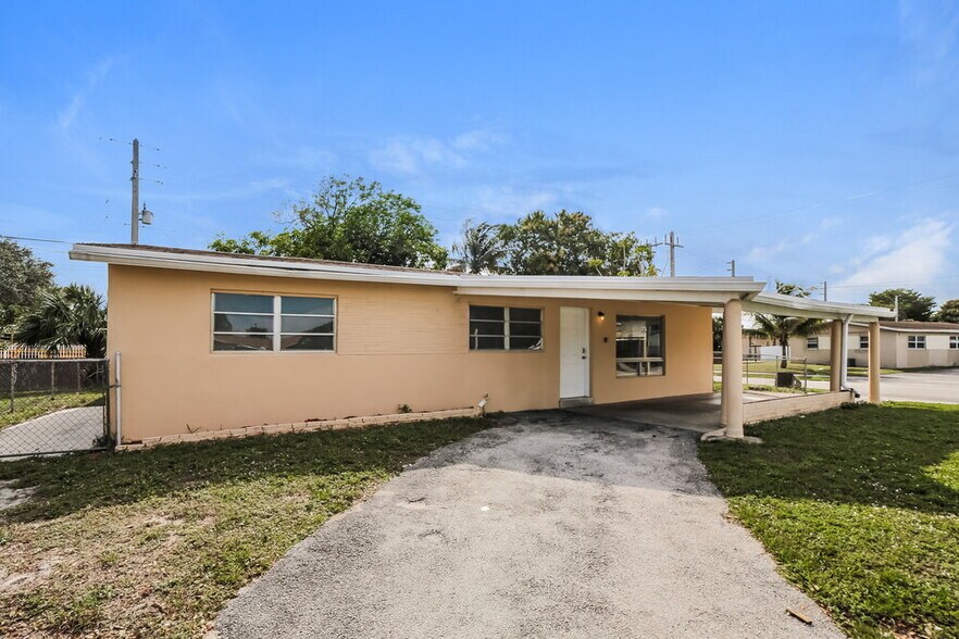 Building Photo - 2890 NW 20th St