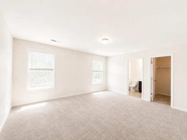 Building Photo - 11 Phaeton Ave