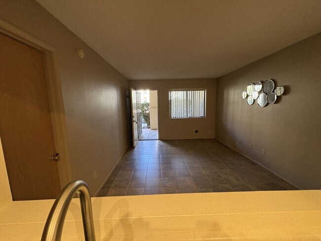 Building Photo - East side condo with community pool/spa/assigned covered parking place