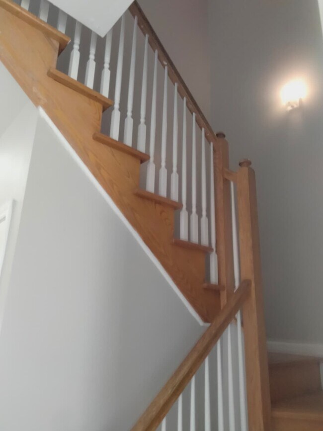 Building Photo - 588-612-612 E Main St