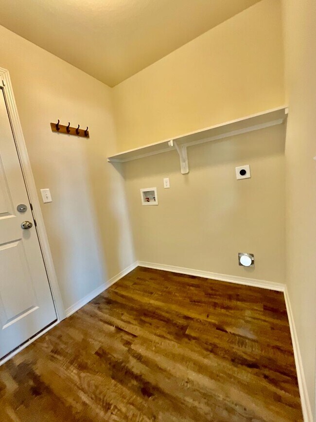 Building Photo - 4401 Olympic Dr