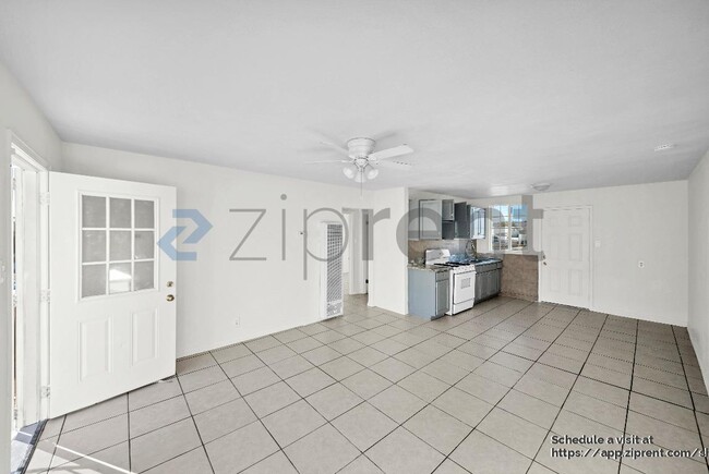 Building Photo - 301 Maxine Ave