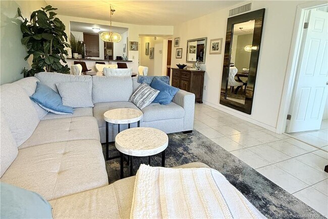 Building Photo - 9940 S Ocean Dr