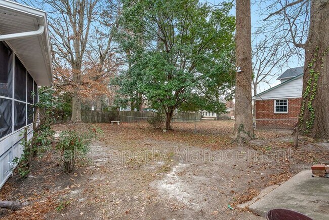 Building Photo - 3212 Vinton St