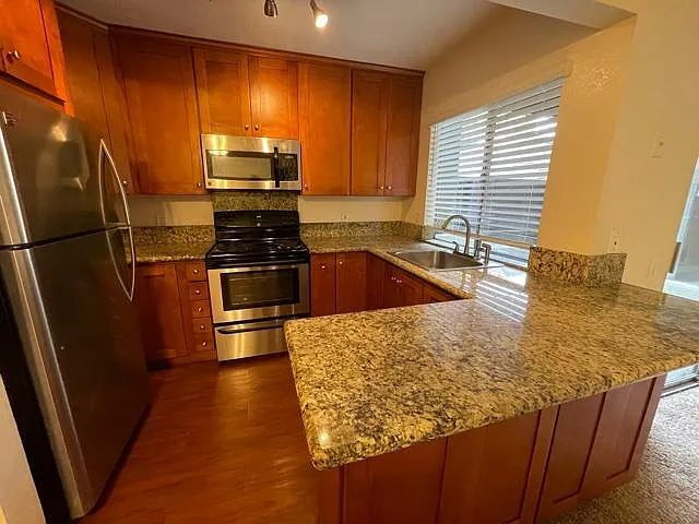 Building Photo - "Cozy 1-Bedroom Retreat in San Diego's Heart – 726 Sq Ft of Comfort!"