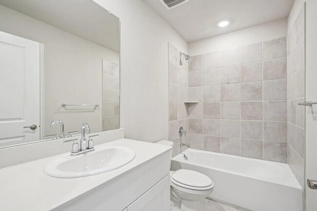 Building Photo - 512 Midnight Oak Dr