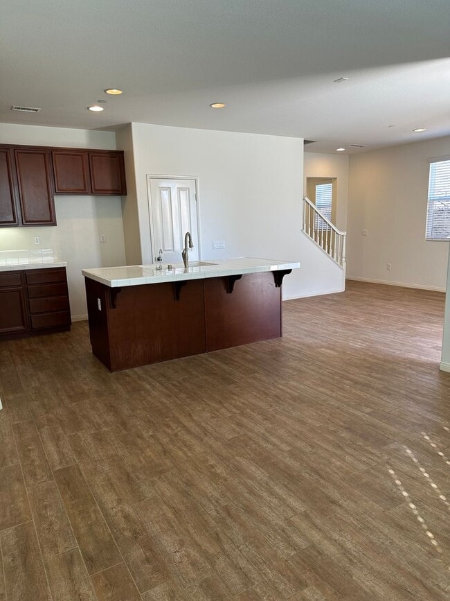Building Photo - 3 bed  + Loft / 3.5 bath in Placentia, Ora...