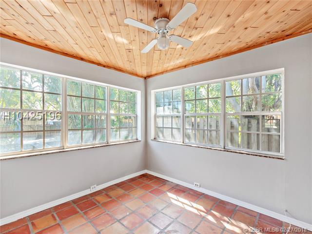 Building Photo - 1404 Plunkett St